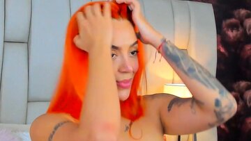 Pierced Titties Chick Makes Her Pussy Wet