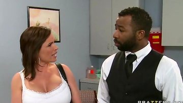 MILF Diamond Foxxx Gets Fucked And Creampied By Doctror